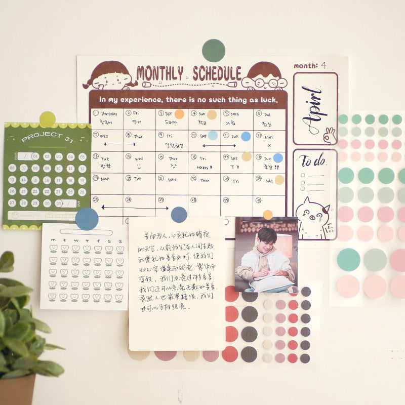 Dot stickers used as color keys and date markers in a journal spread